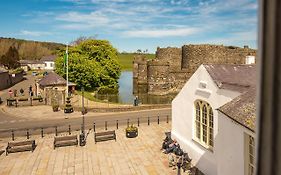 Castle Court Pub & Rooms